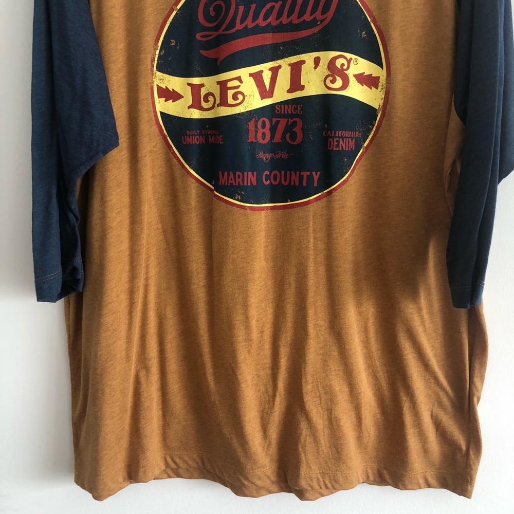 Like New Men’s Levi Shirt - Picture 3 of 8